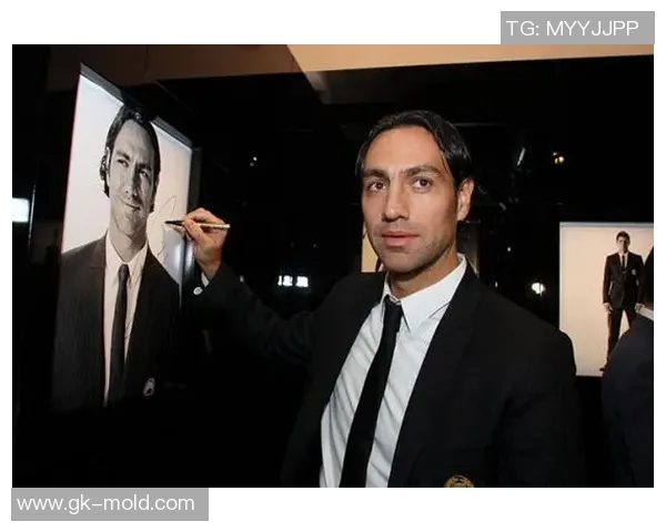 传奇中场内斯塔足球艺术装饰画展现优雅与技术的完美融合 传奇中场内斯塔足球艺术装饰画展现优雅与技术的完美融合