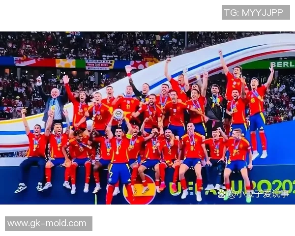 足球巨星真情回应球迷关切展现温暖一面赢得更多掌声